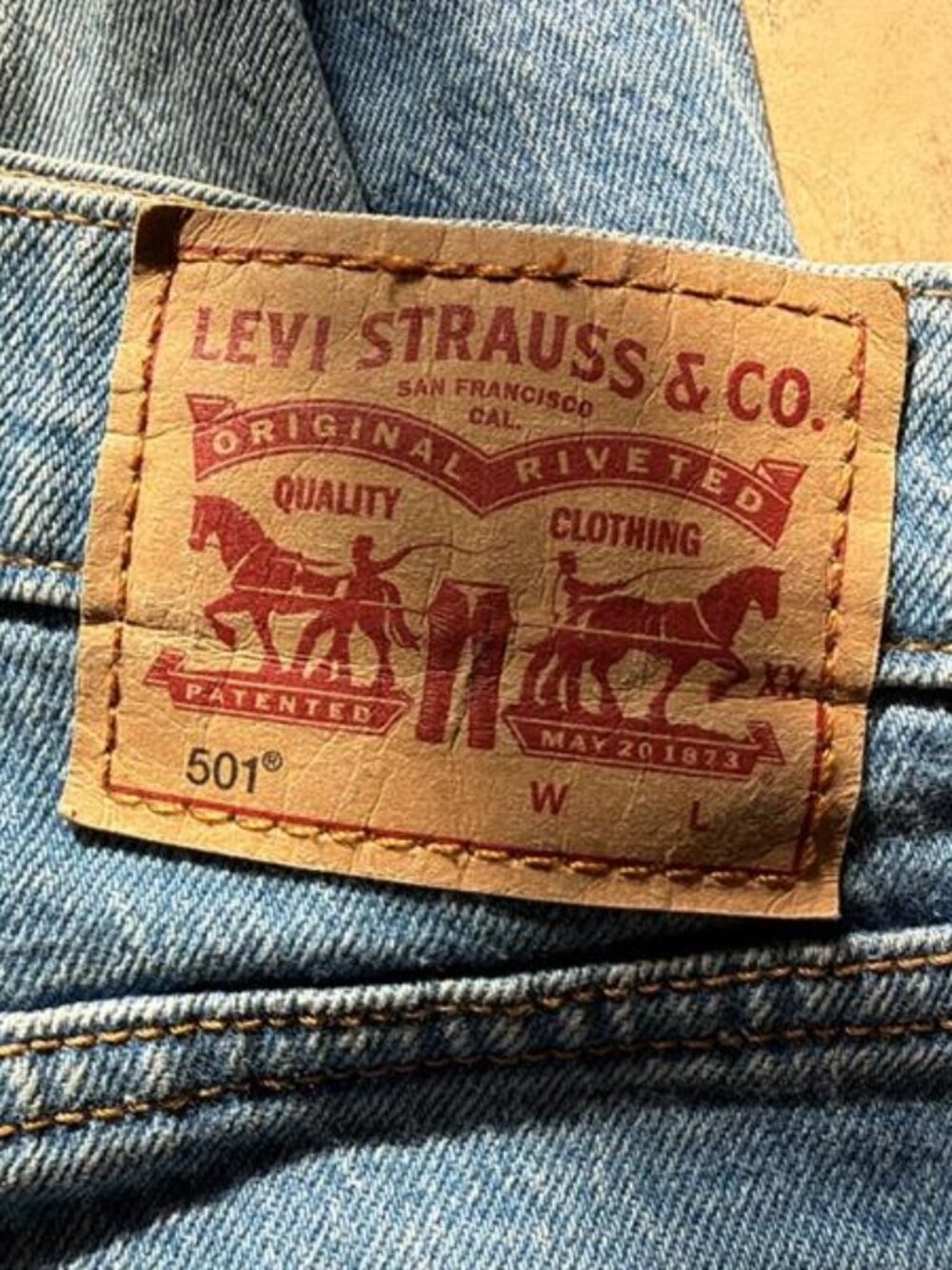 Levi's women's 501 original straight-fit jeans Distressed (Style #12501-0372)